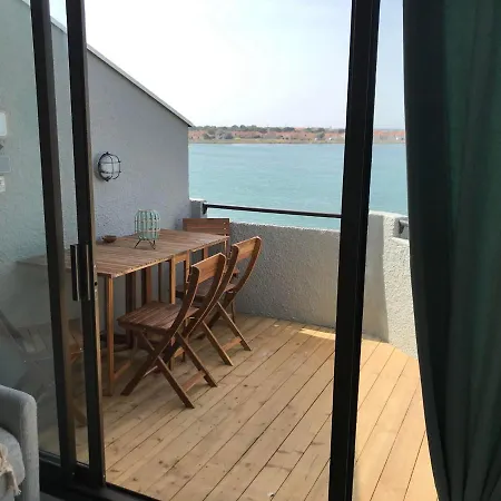Ile Du Cap Couladere: Lakeside Retreat with Jacuzzi and Pool Complex Le Barcares Exterior photo