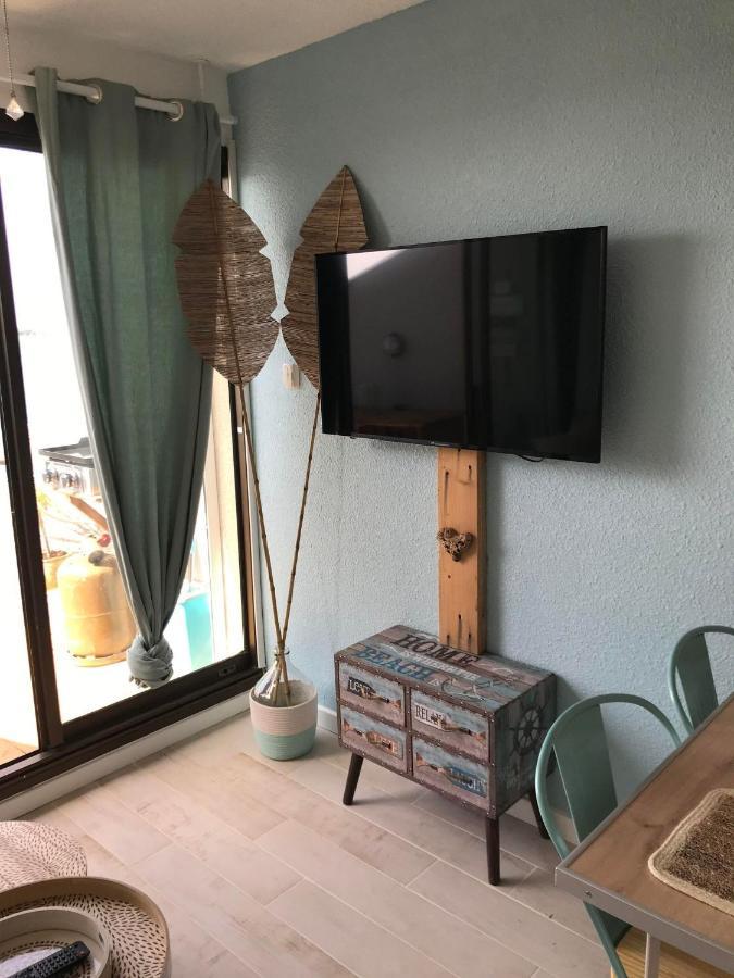 Ile Du Cap Couladere: Lakeside Retreat With Jacuzzi And Pool Complex Le Barcares